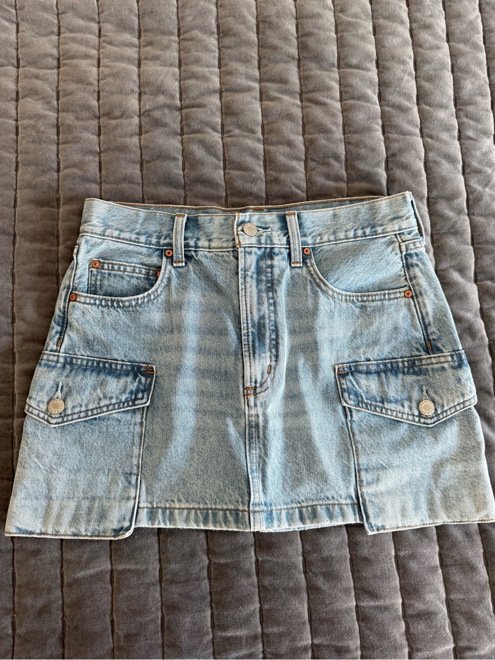 Aritzia Denim Forum cargo skirt 26